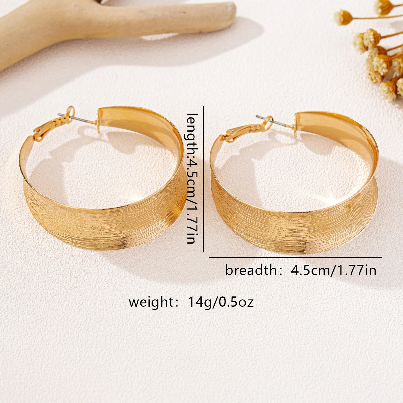 A Pair of Women's Earrings, Simple and Fashionable Brushed Craft Earrings, Suitable for Daily Wear and Vacation
