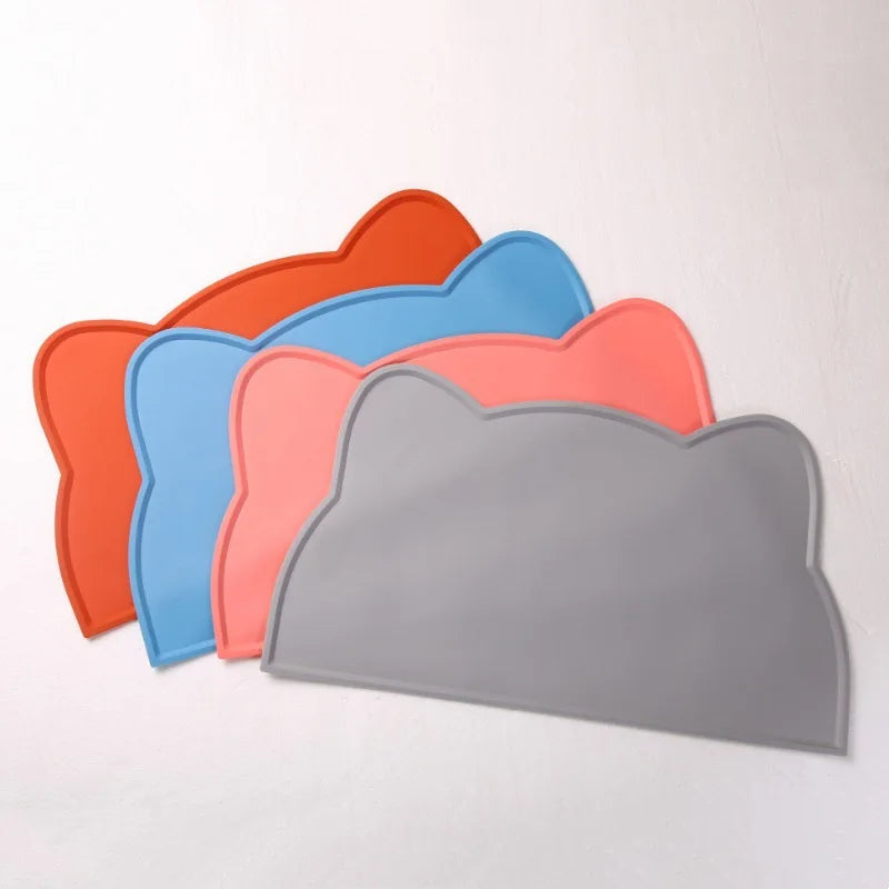 Pet silicone food mat waterproof, anti-slip, dirty, washable and easy to clean, universal tableware mat for cats and dogs.