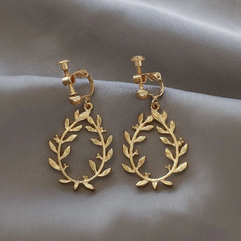 Korean Style Clip on Earrings No Pierced Earrings Women's Party Birthday Fashion Flower Heart Cute Cuff Earrings Ear Clip Gift