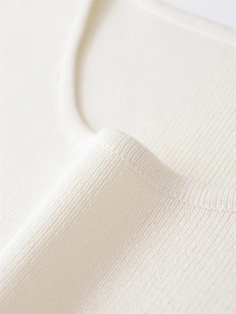 2025   Women's  Chic  Sleeveless  Top  with  Side  Buckles  Asymmetrical Hem  Casual O-neck Crop Top