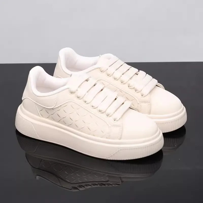 2025 new men's shoes spring and autumn flat-soled casual leather shoes sports shoes black and white men's thick-soled breathable