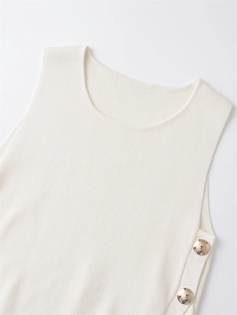 2025   Women's  Chic  Sleeveless  Top  with  Side  Buckles  Asymmetrical Hem  Casual O-neck Crop Top