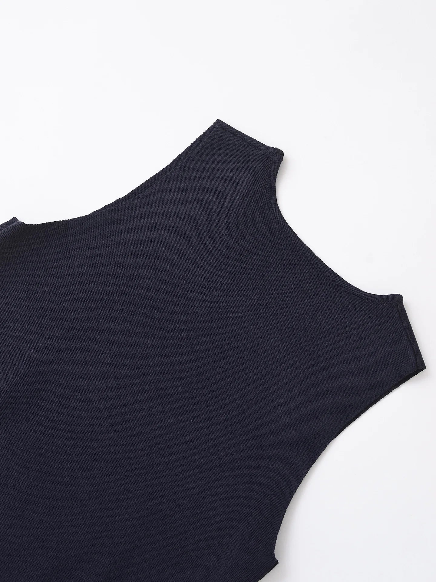 2025   Women's  Chic  Sleeveless  Top  with  Side  Buckles  Asymmetrical Hem  Casual O-neck Crop Top