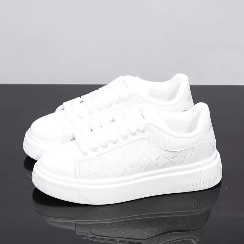 2025 new men's shoes spring and autumn flat-soled casual leather shoes sports shoes black and white men's thick-soled breathable