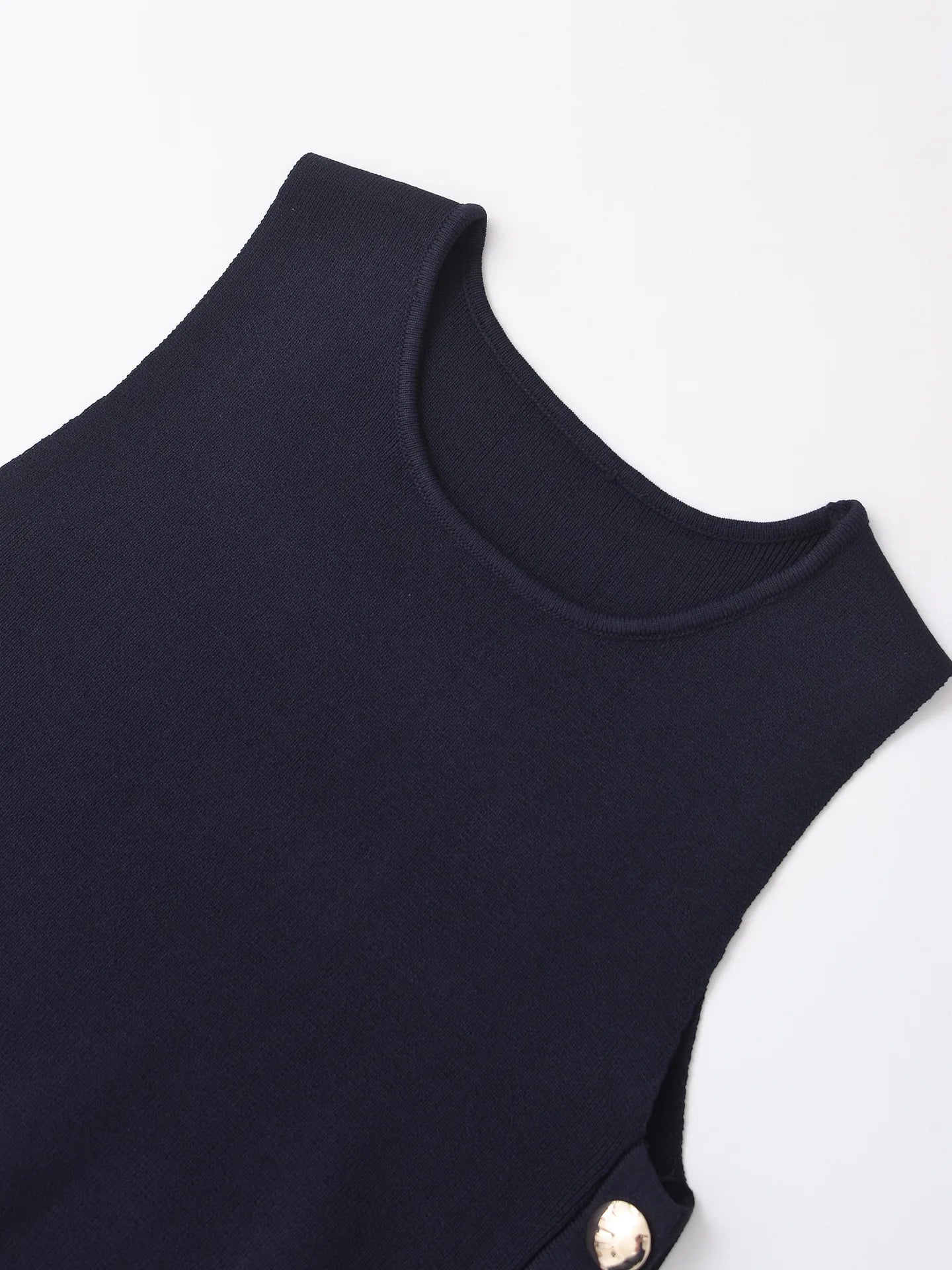 2025   Women's  Chic  Sleeveless  Top  with  Side  Buckles  Asymmetrical Hem  Casual O-neck Crop Top