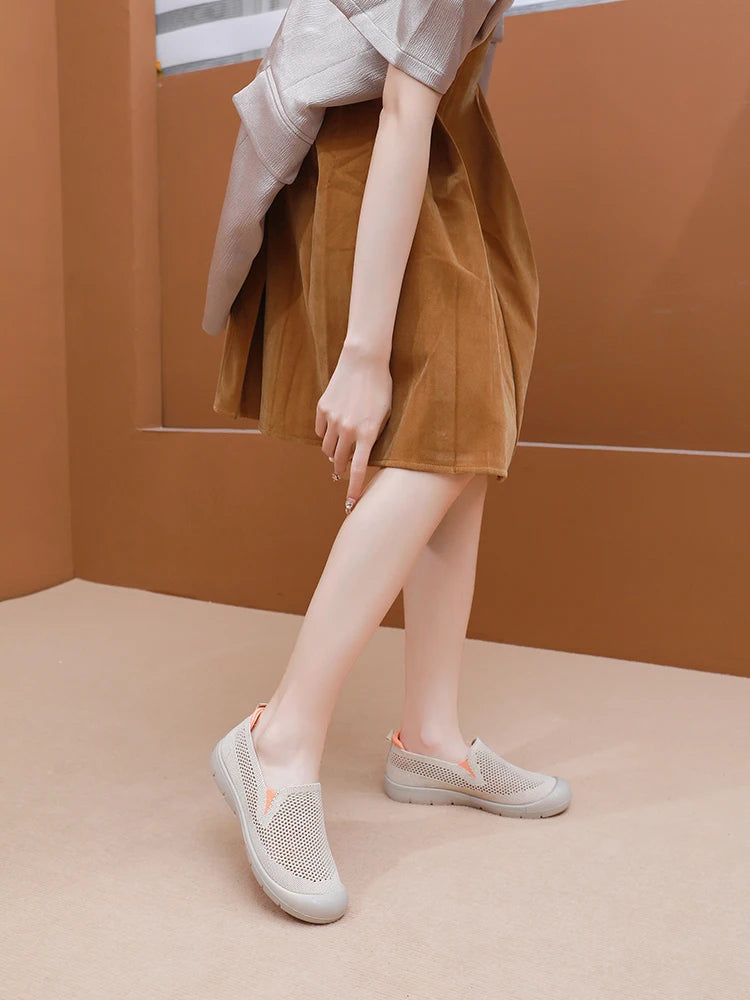 Women's casual shoes are lightweight, non slip, breathable, loafers for commuting and travel, flat shoes for comfortable women's