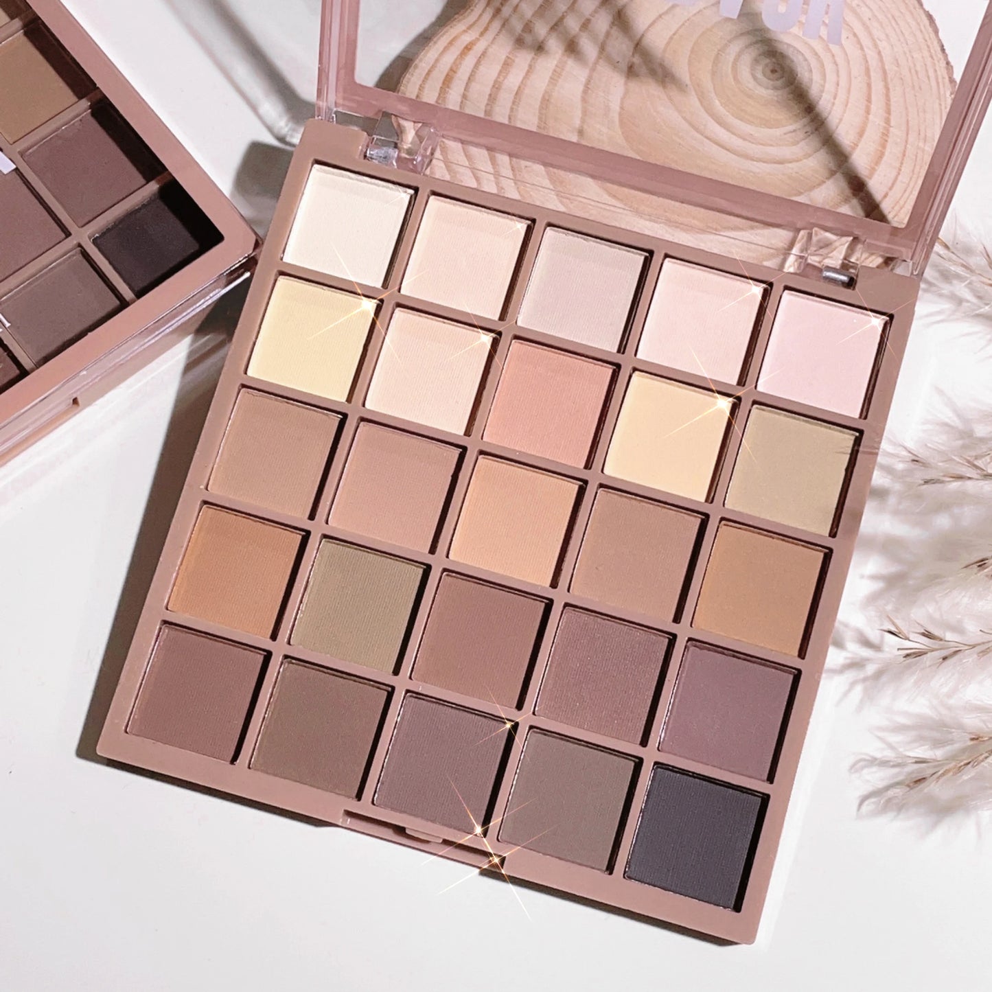 Eyeshadow palette in 25 colors, matte brown nude multi-color eyeshadow, high color rendering, waterproof and sweatproof, daily e