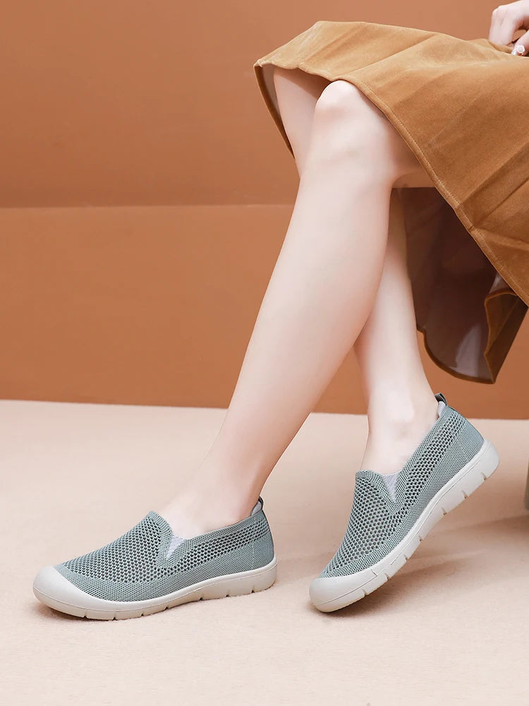 Women's casual shoes are lightweight, non slip, breathable, loafers for commuting and travel, flat shoes for comfortable women's
