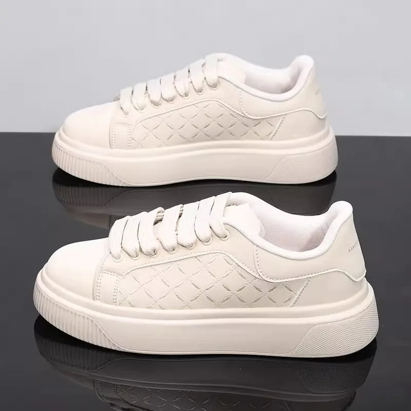 2025 new men's shoes spring and autumn flat-soled casual leather shoes sports shoes black and white men's thick-soled breathable