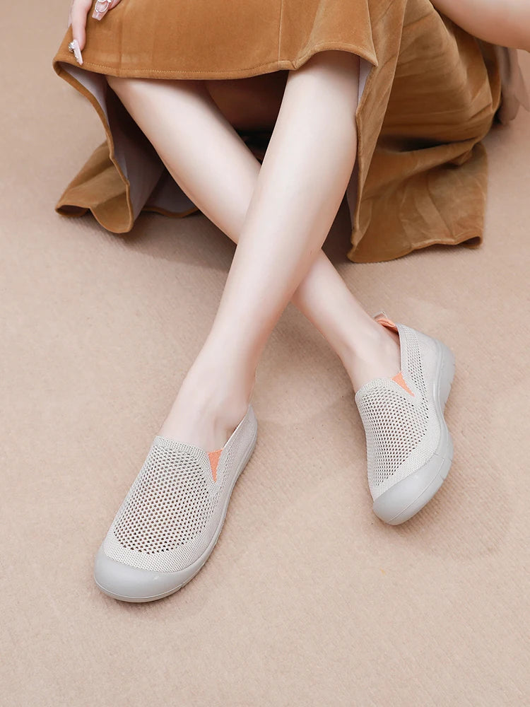 Women's casual shoes are lightweight, non slip, breathable, loafers for commuting and travel, flat shoes for comfortable women's