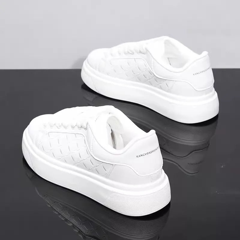 2025 new men's shoes spring and autumn flat-soled casual leather shoes sports shoes black and white men's thick-soled breathable