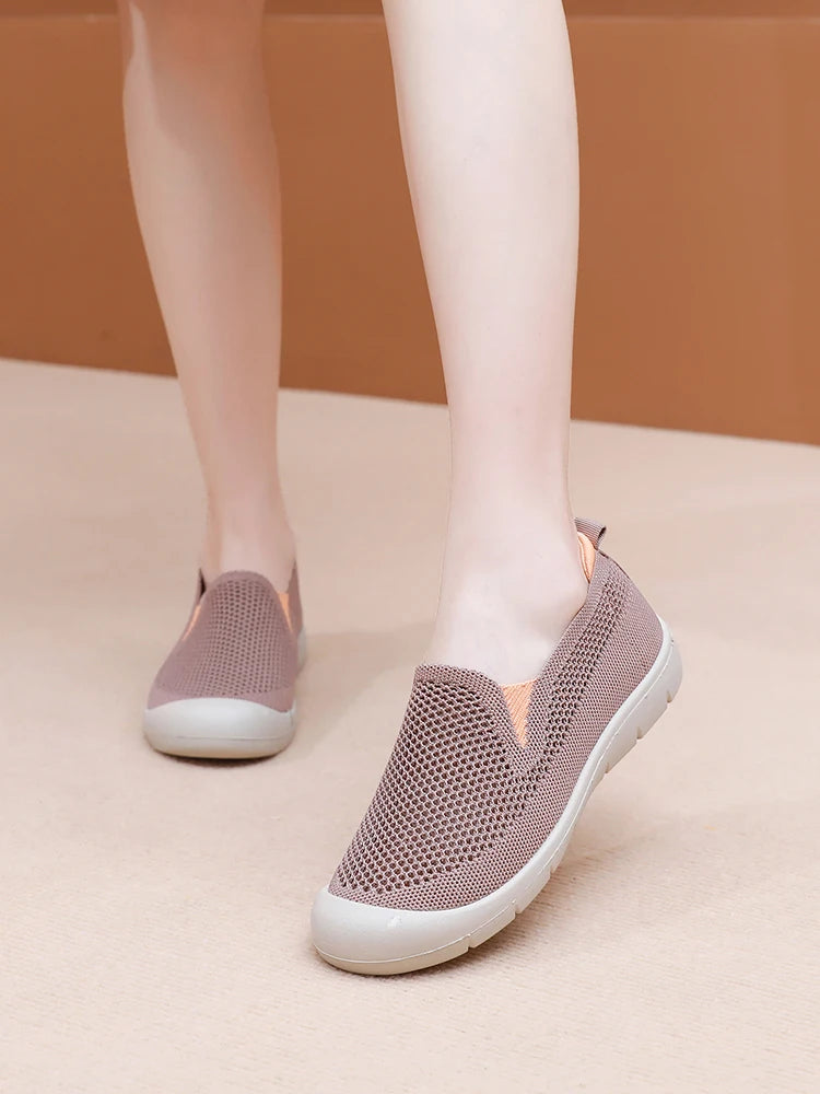 Women's casual shoes are lightweight, non slip, breathable, loafers for commuting and travel, flat shoes for comfortable women's
